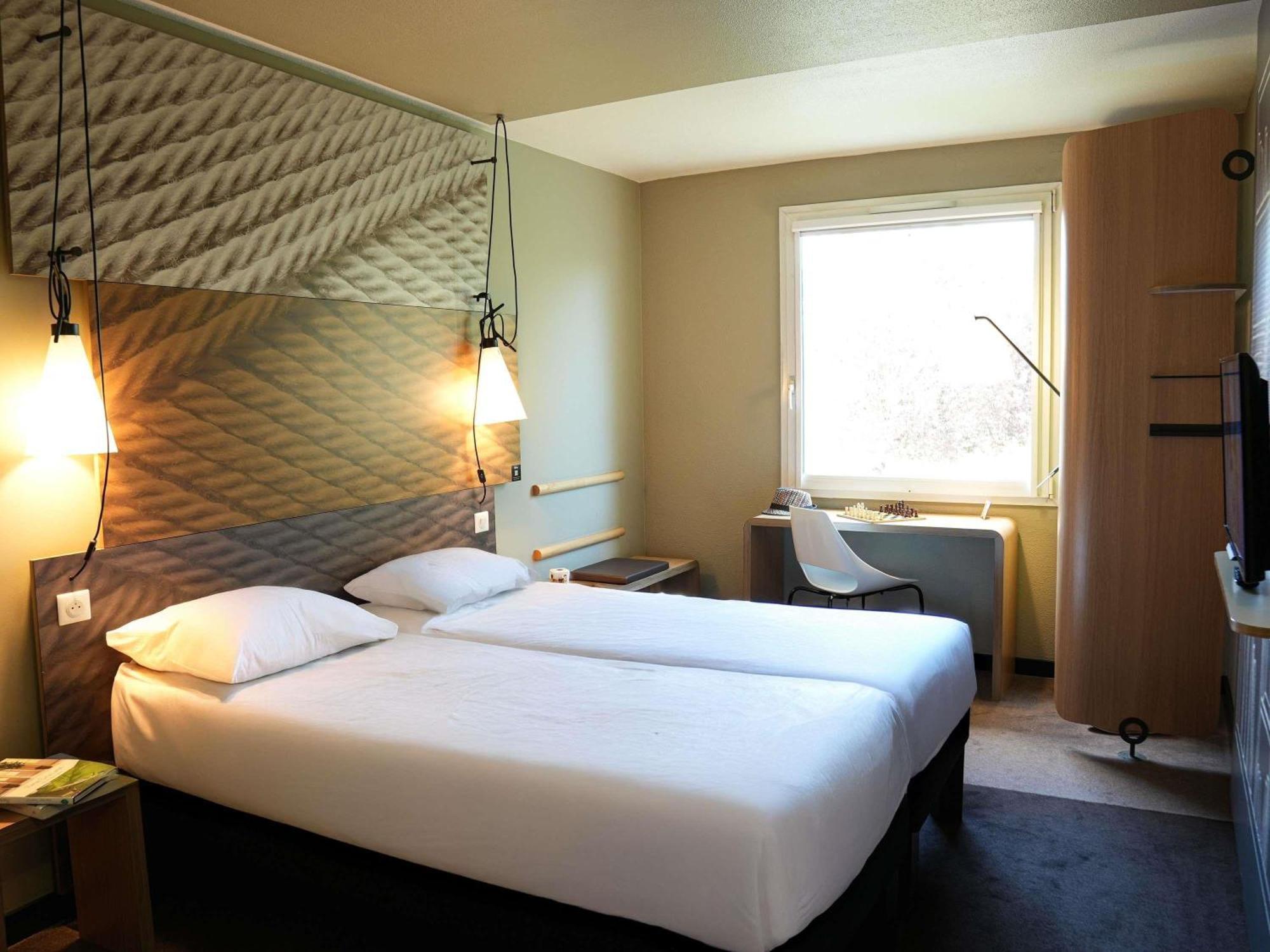 Ibis Caen Porte De Bretagne Bretteville-sur-Odon Exterior foto
